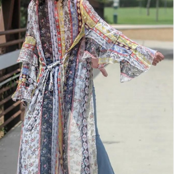 Bali Vacay Kimono - Picture 2 of 4